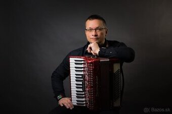 Harmonikár, akordeonista, živá hudba