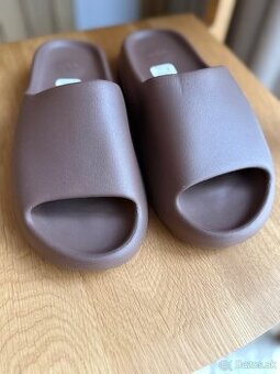 Yeezy slide - 1