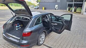 AUDI A4B9