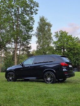 BMW X5 40D Carbon Schwarz