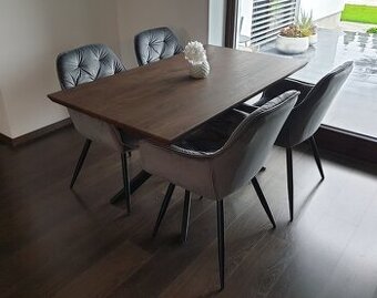 Jedálenský stôl a 5 stoličiek