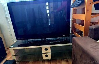 Televizor so stolikom