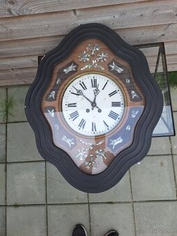 Starozitne nastene hodiny