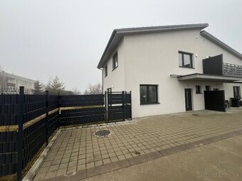 PREDAJ – Novostavba 4-izbového rodinného domu v dvojdome