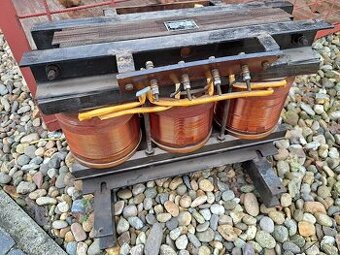 Transformátor trojfazovy