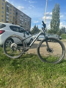Bicykel TREK X-Caliber 8 satin lithium grey M 2023