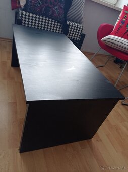 Konferenčný stolík s úložným priestorom
