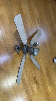 Predam stropný Ventilator z osvetlením vy výbornom stave.