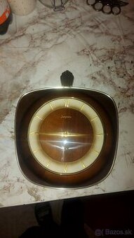 Hodiny Junghans