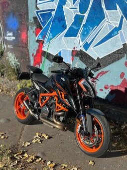 KTM 1290 SuperDuke R EVO