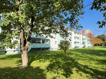 Tehlový 2-izbový byt s lodžiou, Dlhé Hony Trenčín