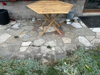 Skladací stol z bambusu