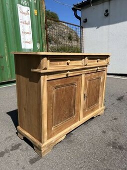 Starožitná komoda so šuplíkmi, očistená do dreva