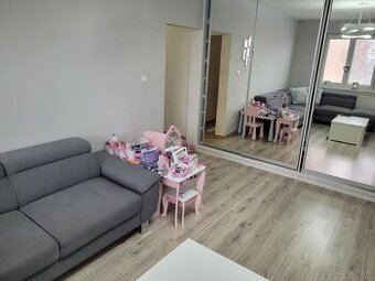 Pekný ,svetlý 2-izbový byt s balkonom Banská Bystrica