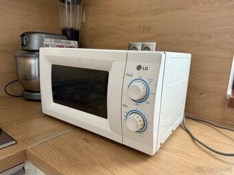 Predám mikrovlnnú rúru LG
