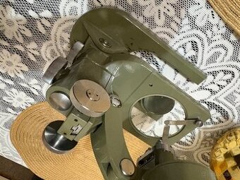 Starožitný mikroskop Meopta – vyrobený v Československu