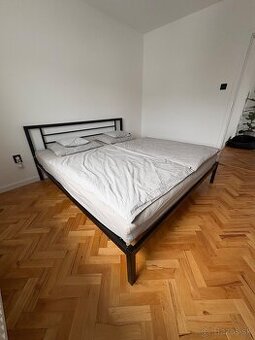 Predám čiernu kovovú posteľ 180x200