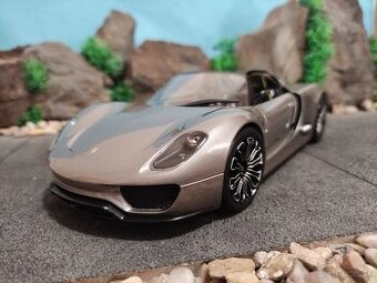 Prodám model 1:18 porsche 918 spyder 2010 Minichamps