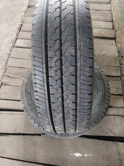 Pney 215/70R15C