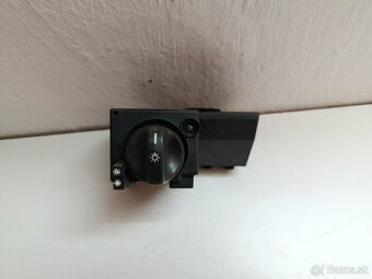 vypinac svetiel mercedes e 2105450104 40€