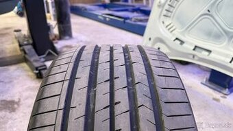 275/30 R19 Aplus A610