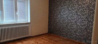 Salón pre nechtárku alebo kozmetičku, parkovanie pred domom