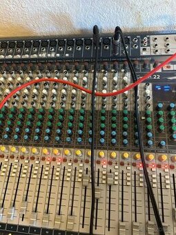 Mix soundcraft signature 22