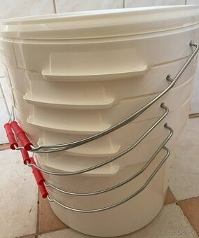 Plastové vedrá 32L/ 25kg