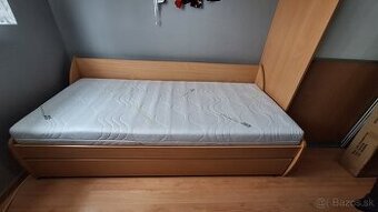 Posteľ s úložným priestorom