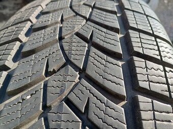 Predam 4ks pneu 215/65/r17 zimne 99V Goodyear