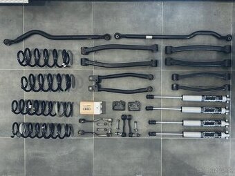 Jeep Rubicon X - Original 1,5” Lift Kit + FOX tlmice