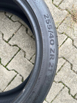 Continental 255/40 ZR21XL,