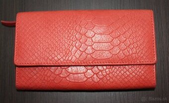 Kožená peňaženka koralovej farby