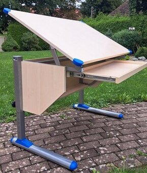 Písací stôl vhodný aj na rysovanie