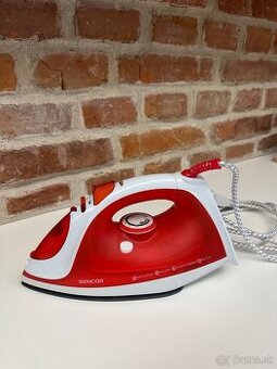 Žehlička na oblečenie Sencor