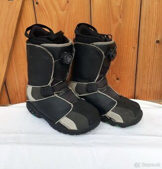 39 topanky na snowboard Atomic