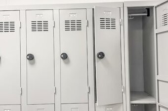 Šatňová skriňa s lavičkou