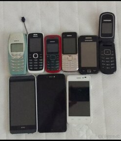 staré mobilné telefóny v dobrom stave