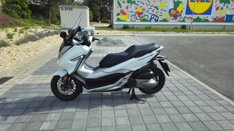 Honda FORZA 300 (nss 300)