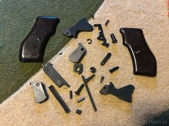 Predám jednotlivé diely pre signalku pistol vz44/67 vz.44/81