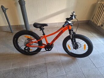 Predám detský bicykel 20kola Specialized Fatbaik cerveny
