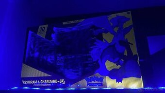 Pokémon - Tag Team Reshiram a Charizard GX Premium Collectio