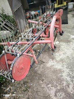 Ponúkam na predaj pasovú hrabačku
