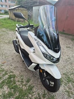 Predam hondu pcx