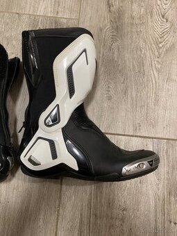 Dainese torque D1 out 44