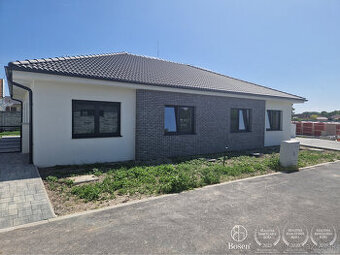 BOSEN | 3IZB Rodinný dvojdom so záhradkou