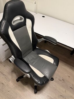 Darujem za odvoz stol + kreslo