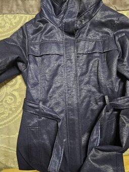 Modry jesenný plaṣ̌ť