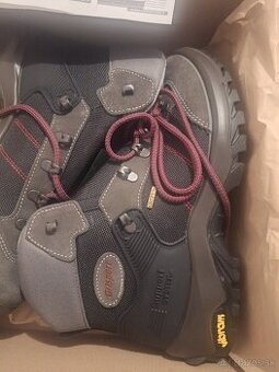 Turistické topánky GRISPORT č42/8