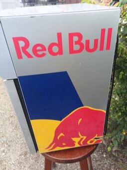 Chladnička Redbull